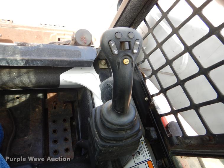 image for item DY9804 2010 Bobcat T320 skid steer
