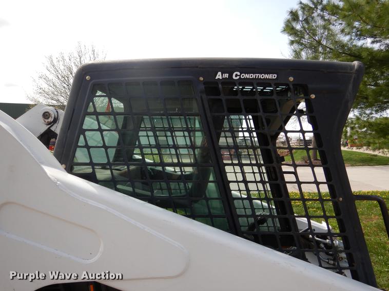 image for item DY9804 2010 Bobcat T320 skid steer
