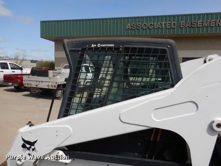 image for item DY9804 2010 Bobcat T320 skid steer