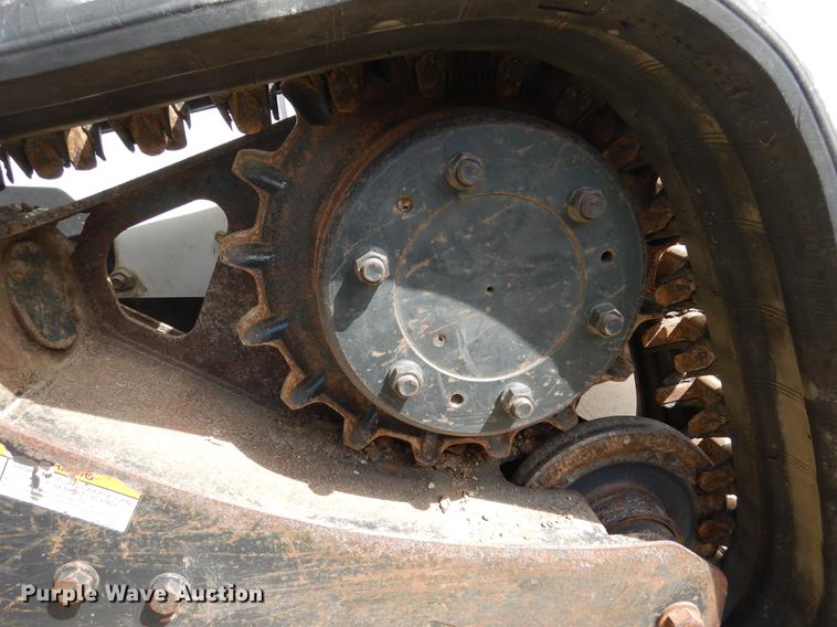 image for item DY9804 2010 Bobcat T320 skid steer