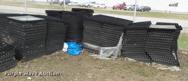 image for item EJ9051 Approximately 275 rubber mats