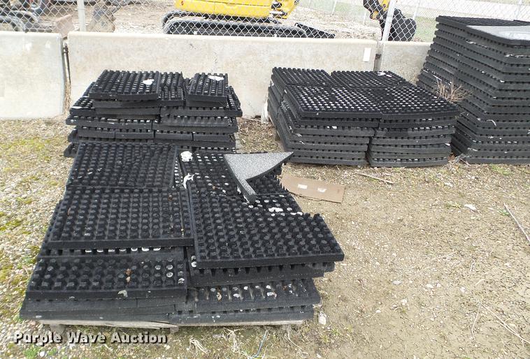 image for item EJ9051 Approximately 275 rubber mats