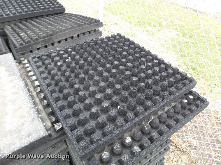 image for item EJ9051 Approximately 275 rubber mats