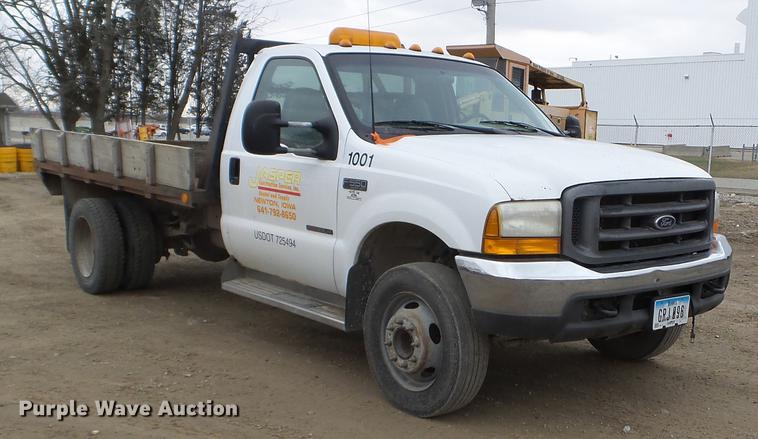 image for item EJ9062 2000 Ford F550 Super Duty flatbed truck