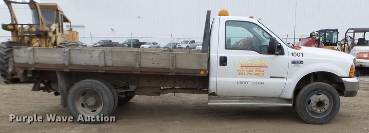 image for item EJ9062 2000 Ford F550 Super Duty flatbed truck