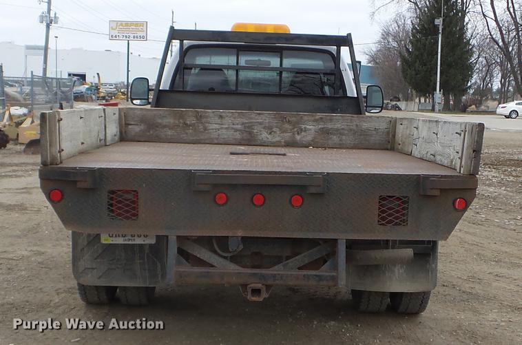 image for item EJ9062 2000 Ford F550 Super Duty flatbed truck
