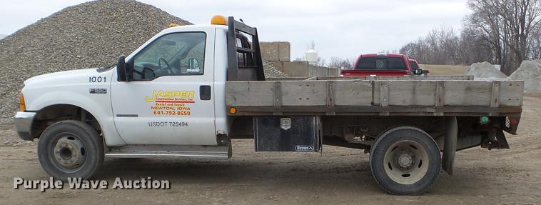 image for item EJ9062 2000 Ford F550 Super Duty flatbed truck