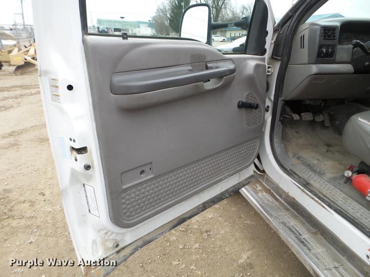 image for item EJ9062 2000 Ford F550 Super Duty flatbed truck