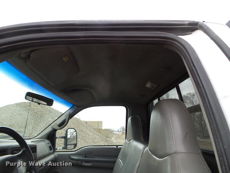 image for item EJ9062 2000 Ford F550 Super Duty flatbed truck