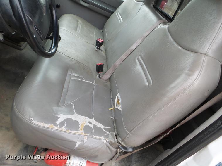 image for item EJ9062 2000 Ford F550 Super Duty flatbed truck