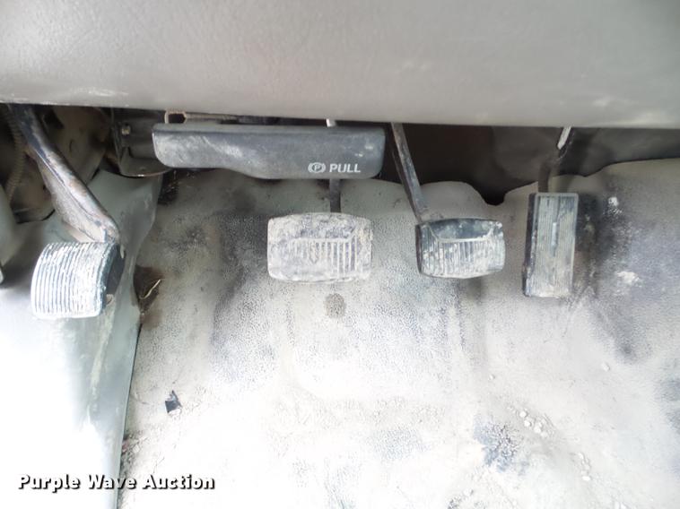 image for item EJ9062 2000 Ford F550 Super Duty flatbed truck