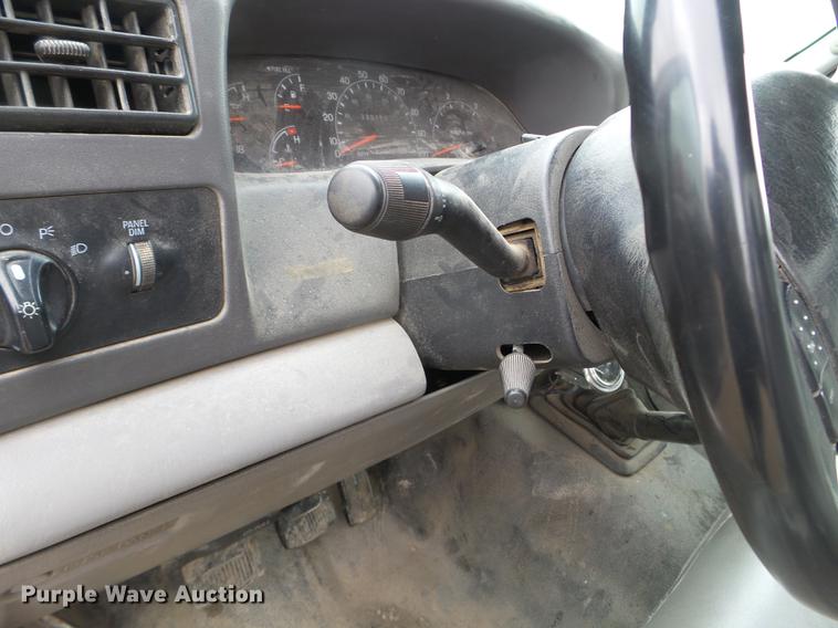 image for item EJ9062 2000 Ford F550 Super Duty flatbed truck