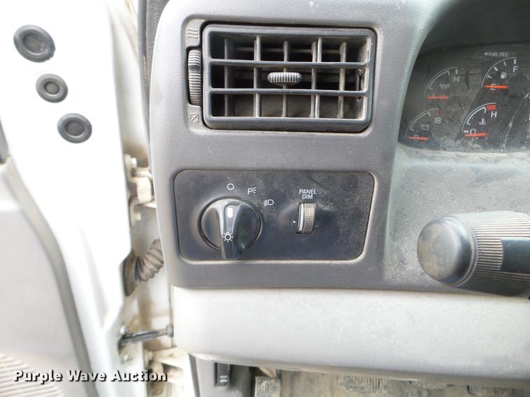 image for item EJ9062 2000 Ford F550 Super Duty flatbed truck