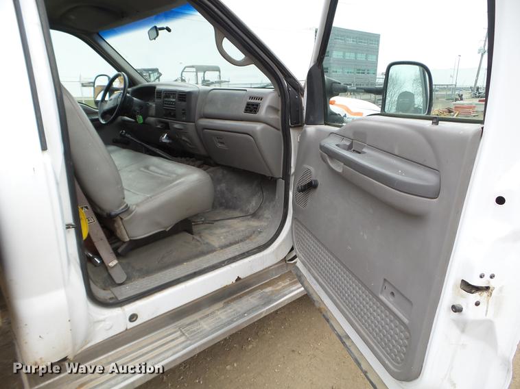 image for item EJ9062 2000 Ford F550 Super Duty flatbed truck