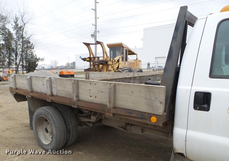 image for item EJ9062 2000 Ford F550 Super Duty flatbed truck