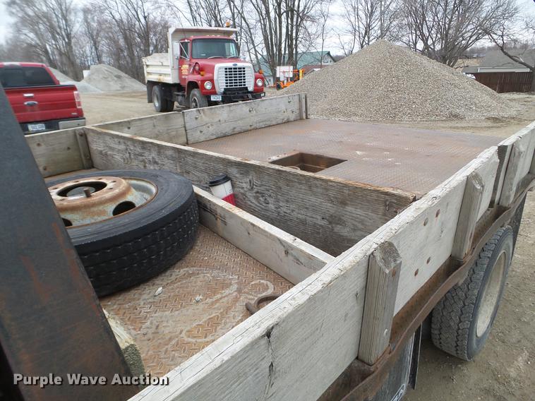 image for item EJ9062 2000 Ford F550 Super Duty flatbed truck