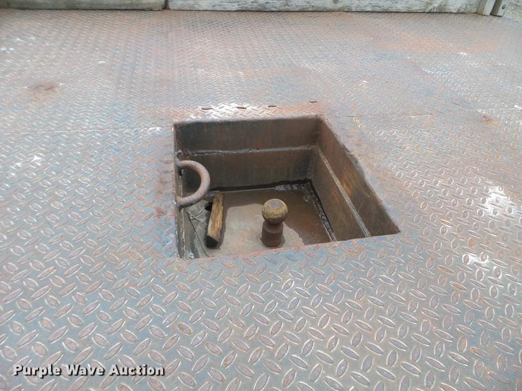 image for item EJ9062 2000 Ford F550 Super Duty flatbed truck