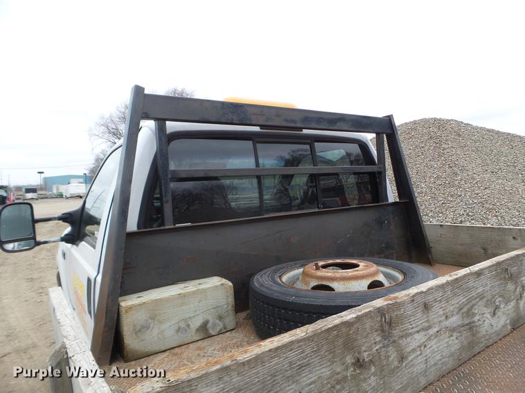 image for item EJ9062 2000 Ford F550 Super Duty flatbed truck