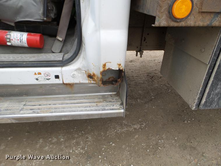 image for item EJ9062 2000 Ford F550 Super Duty flatbed truck