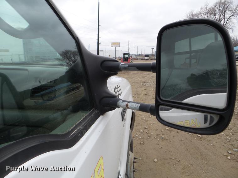 image for item EJ9062 2000 Ford F550 Super Duty flatbed truck