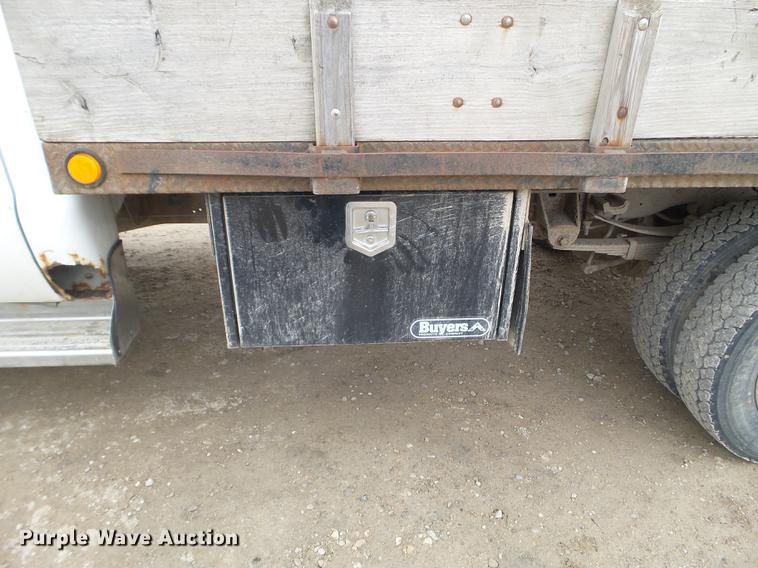 image for item EJ9062 2000 Ford F550 Super Duty flatbed truck