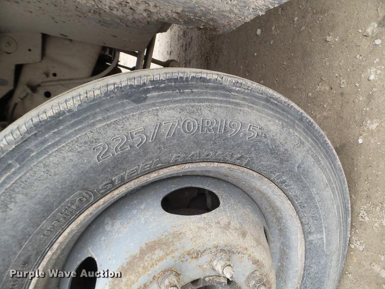 image for item EJ9062 2000 Ford F550 Super Duty flatbed truck