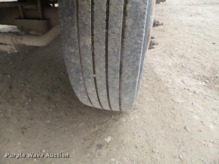 image for item EJ9062 2000 Ford F550 Super Duty flatbed truck