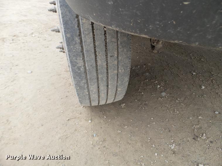 image for item EJ9062 2000 Ford F550 Super Duty flatbed truck