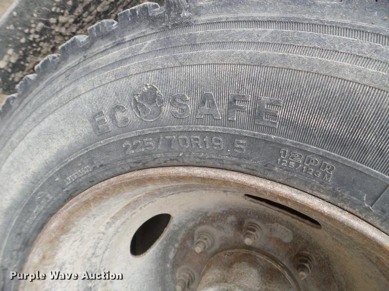 image for item EJ9062 2000 Ford F550 Super Duty flatbed truck