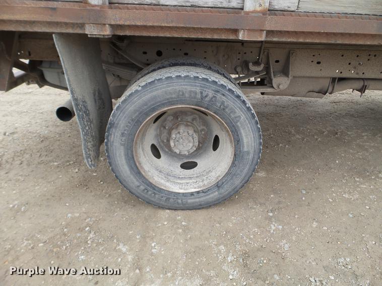 image for item EJ9062 2000 Ford F550 Super Duty flatbed truck