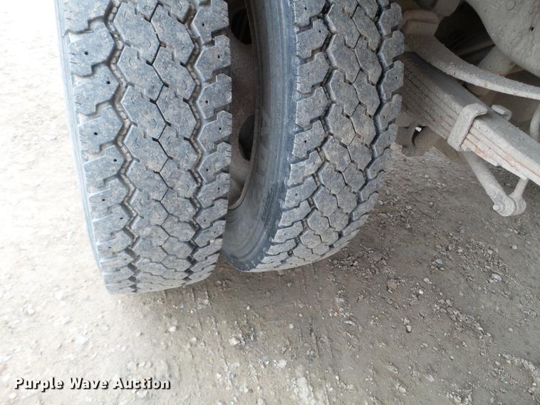 image for item EJ9062 2000 Ford F550 Super Duty flatbed truck