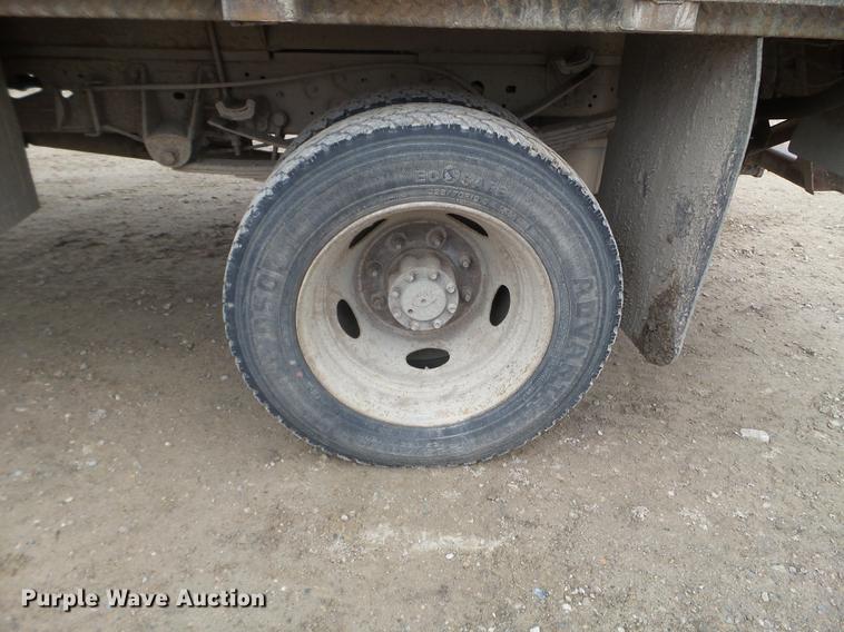 image for item EJ9062 2000 Ford F550 Super Duty flatbed truck