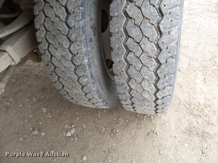 image for item EJ9062 2000 Ford F550 Super Duty flatbed truck