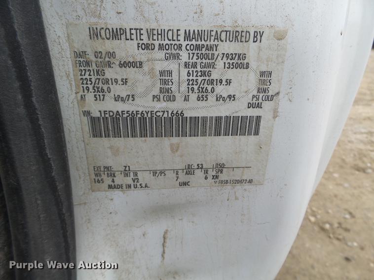 image for item EJ9062 2000 Ford F550 Super Duty flatbed truck