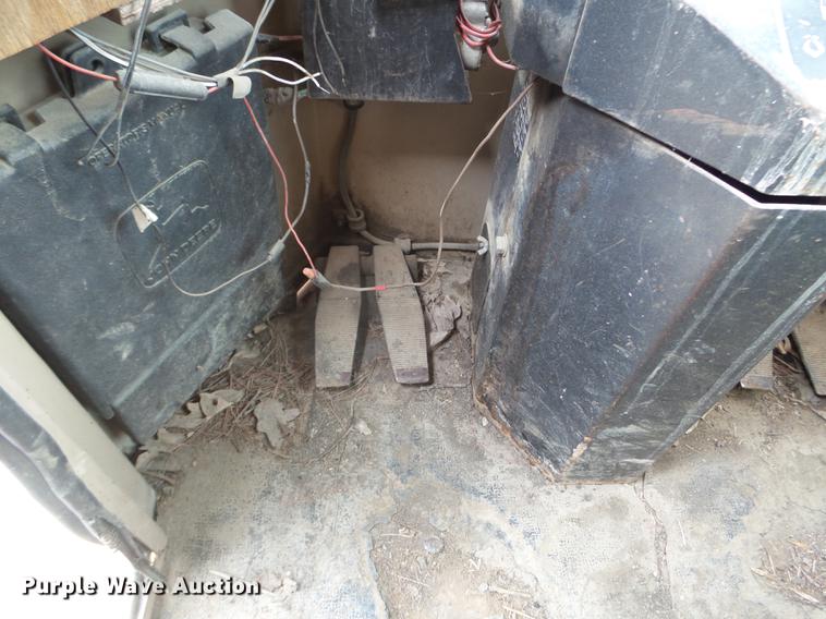 image for item EJ9065 1992 John Deere 643D feller buncher