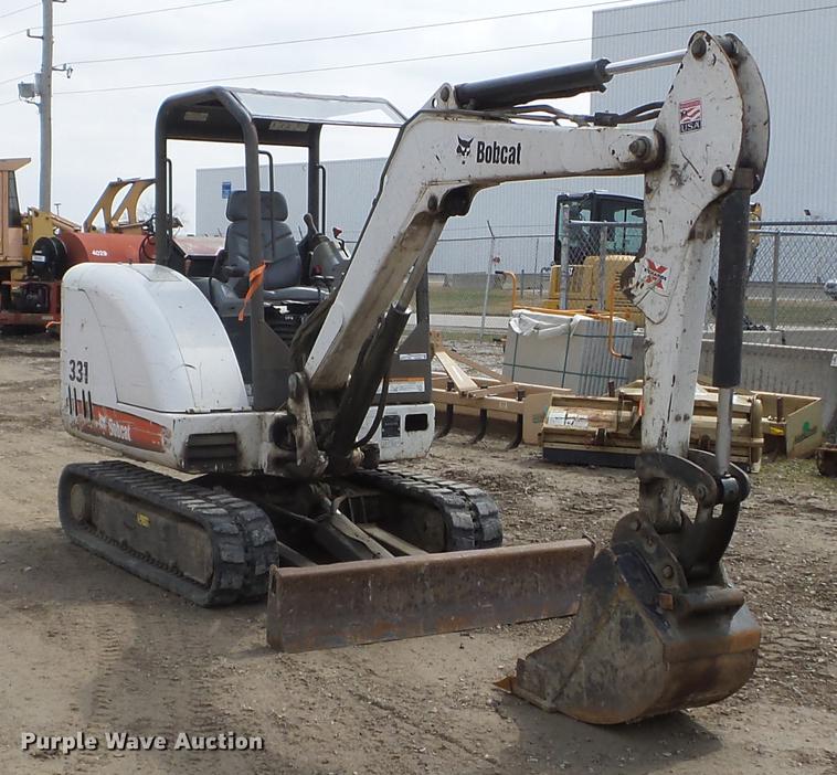 image for item EJ9066 2008 Bobcat 331 mini excavator