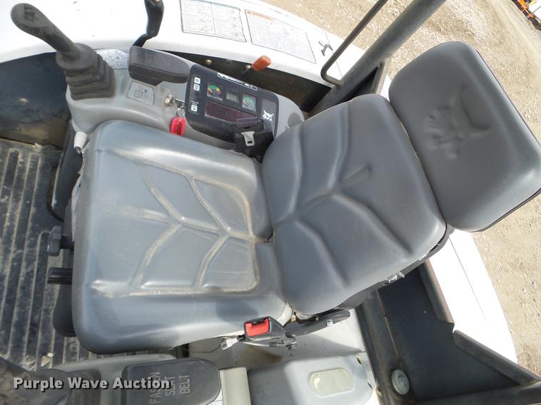 image for item EJ9066 2008 Bobcat 331 mini excavator