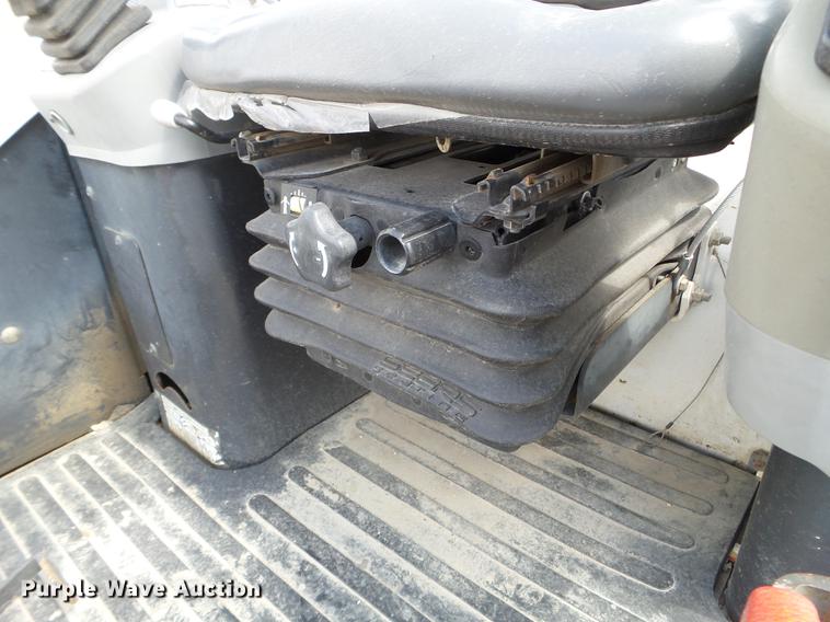 image for item EJ9066 2008 Bobcat 331 mini excavator