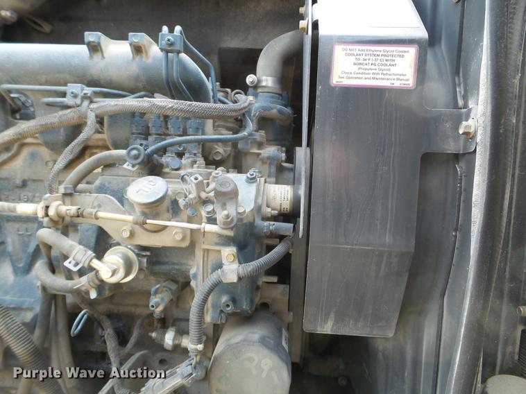 image for item EJ9066 2008 Bobcat 331 mini excavator