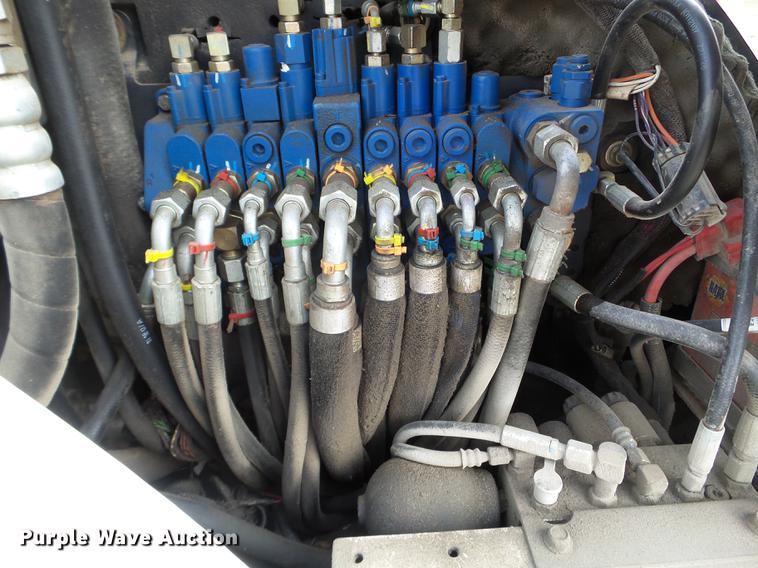 image for item EJ9066 2008 Bobcat 331 mini excavator