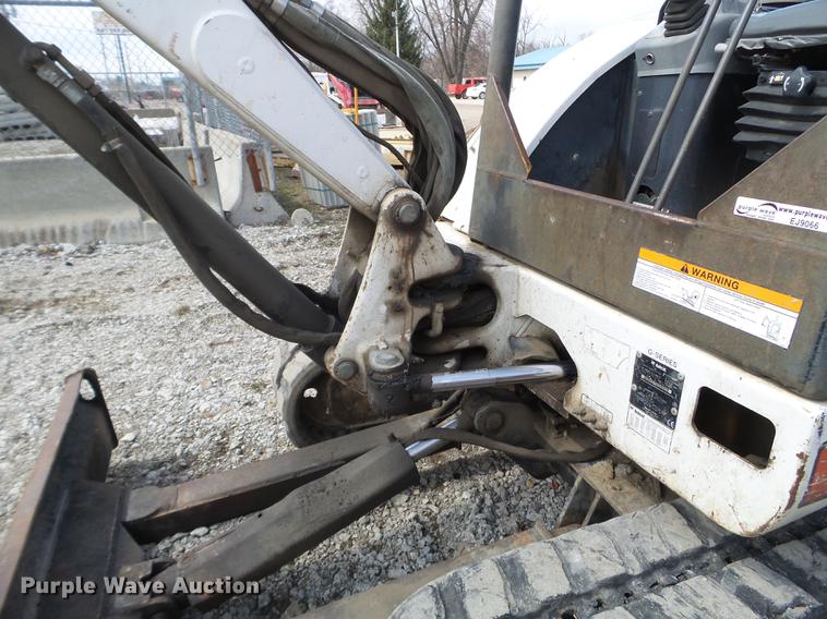 image for item EJ9066 2008 Bobcat 331 mini excavator