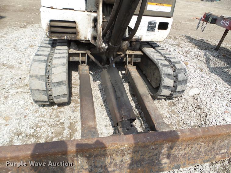 image for item EJ9066 2008 Bobcat 331 mini excavator