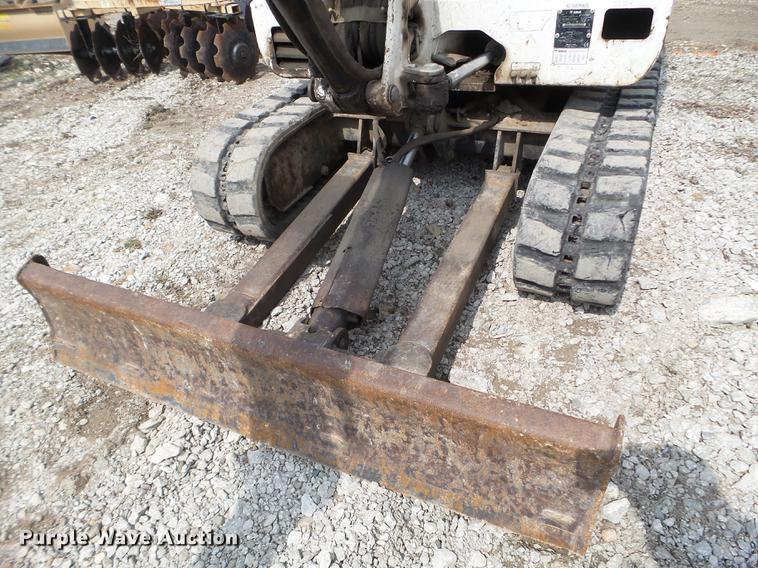image for item EJ9066 2008 Bobcat 331 mini excavator