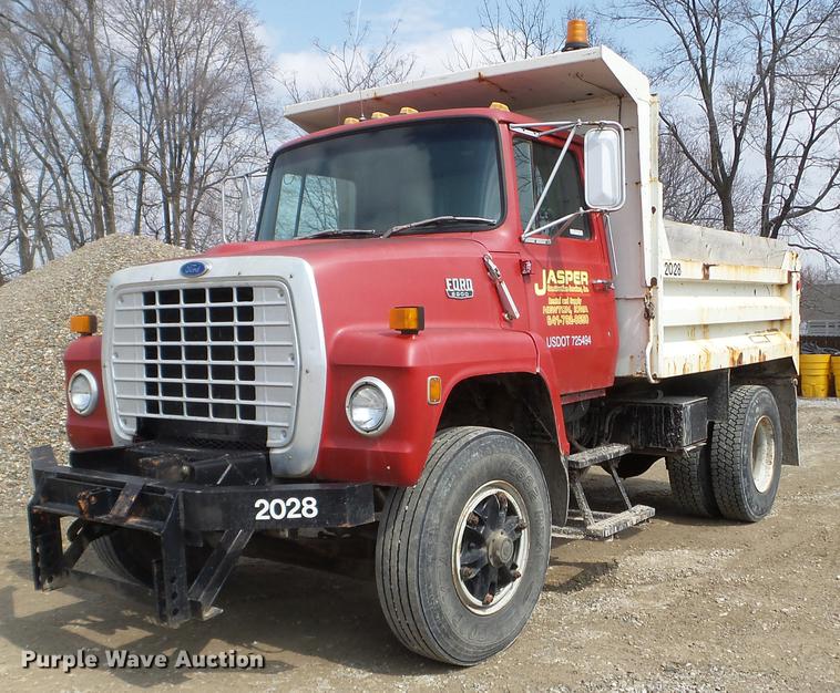 image for item EJ9067 1984 Ford 8000 dump truck