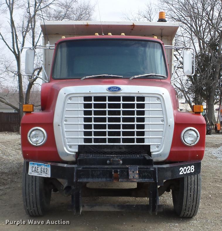 image for item EJ9067 1984 Ford 8000 dump truck