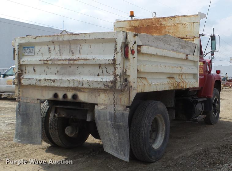 image for item EJ9067 1984 Ford 8000 dump truck
