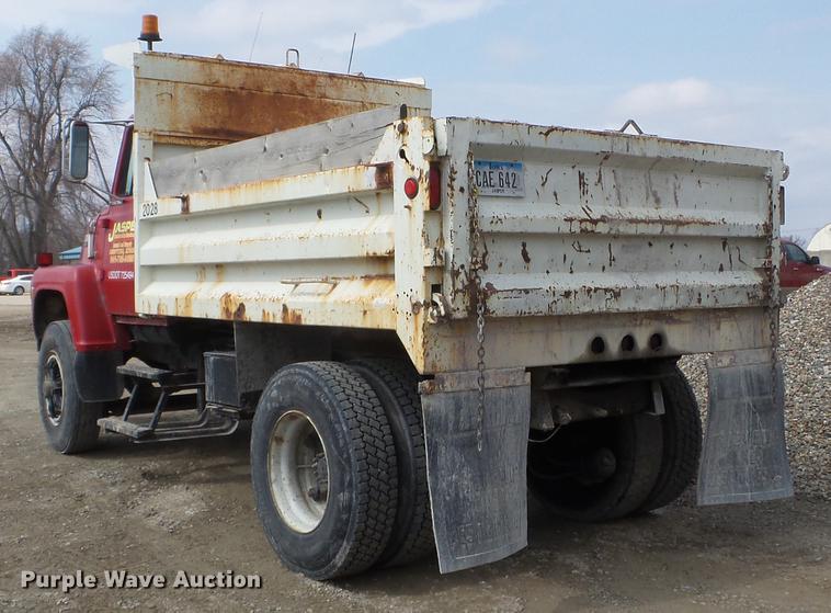 image for item EJ9067 1984 Ford 8000 dump truck