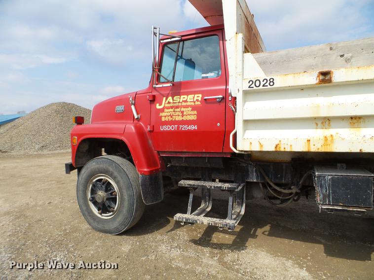 image for item EJ9067 1984 Ford 8000 dump truck