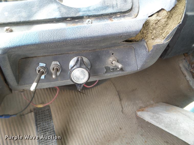 image for item EJ9067 1984 Ford 8000 dump truck