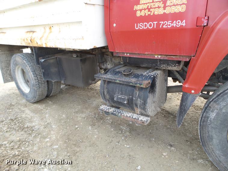 image for item EJ9067 1984 Ford 8000 dump truck